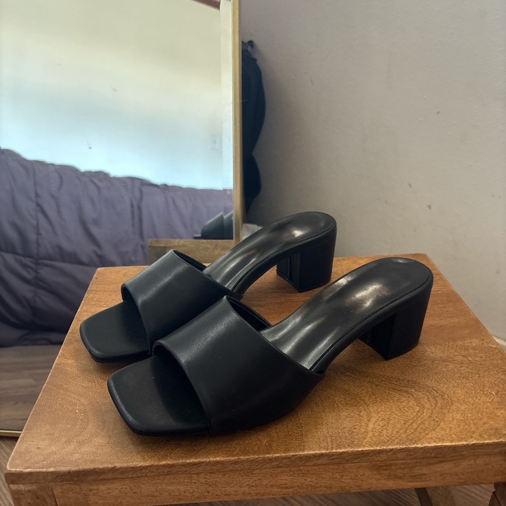 Chic Black Block Heel Sandals